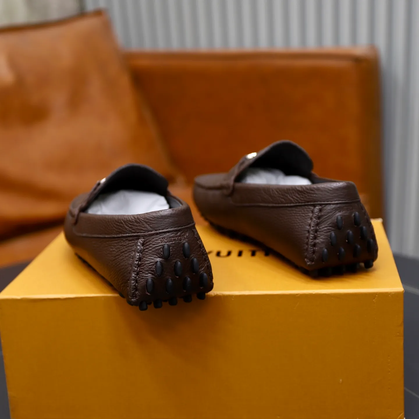 Ex-factory price: 480💰【LV】Louis Vuitton ⚠️High-end men’s driving and pedal series ⚠️38-44 (customized for 45) ⚠️All original cowhide leather! Thick and soft! Made entirely of calfskin lining! The latest non-slip beanie sole! Three-dimensional package technology! Fashionable and classic! Handicrafts! Original high quality! Feel free to compare!